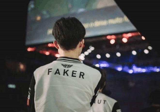 VCS公布冬季赛最佳阵容：CES四人入选一阵